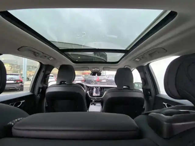 Volvo Xc60 t8 recharge awd 310 ch + 145 ch geartronic 8 — photo 3