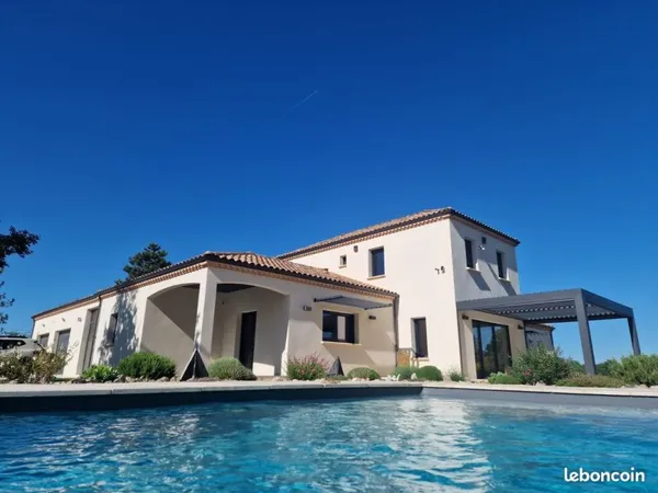 Villa d'Exception (2015) - 4 chambres - 209 M2 (318 M2 utiles) avec piscine sur terrain de 6.292 M2 