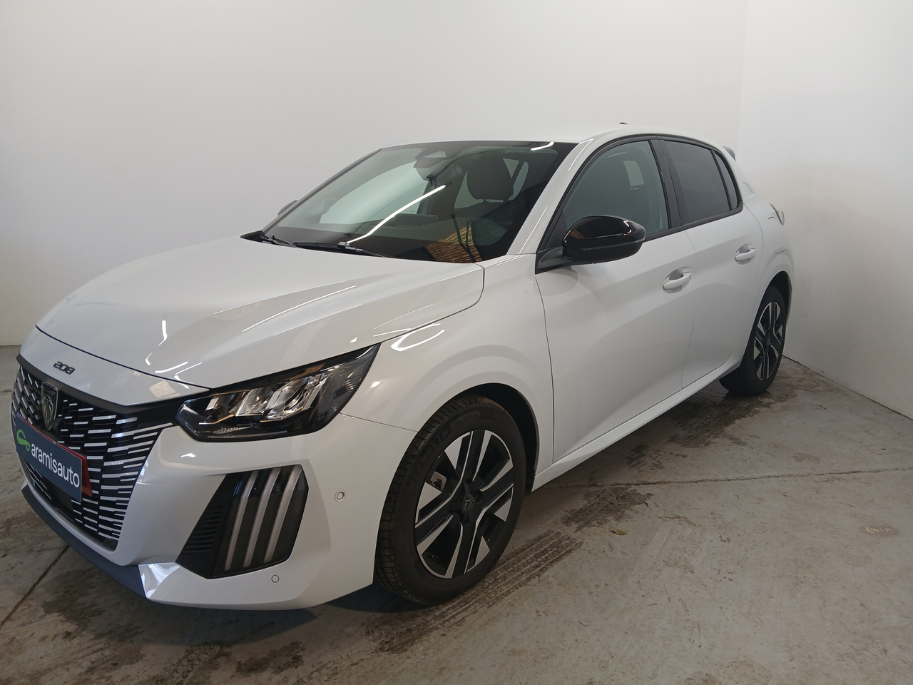 Peugeot 208 — photo 1