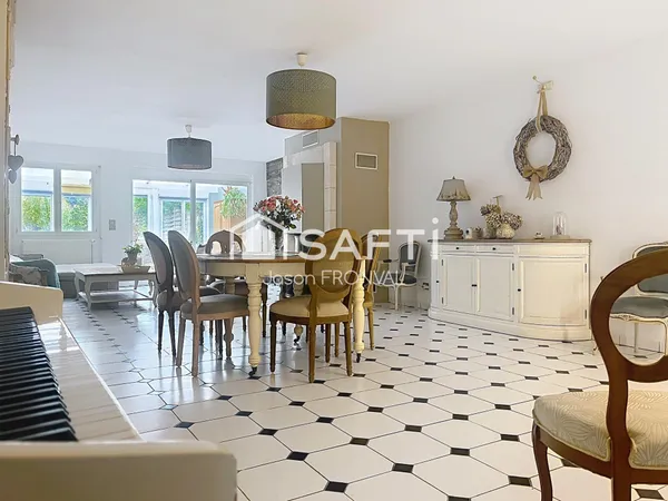 Maison de ville 165 m2 habitable + véranda de 16 m2avec jardin