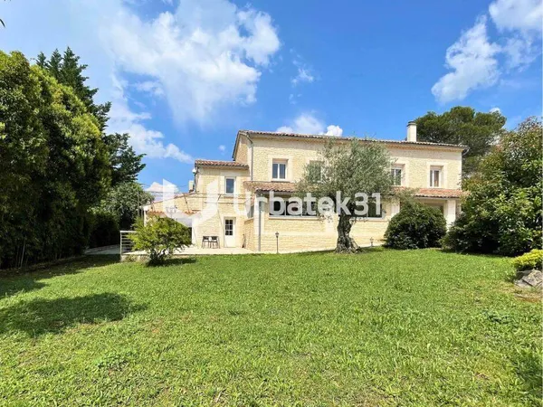 Maison 5 pièces 210 m²