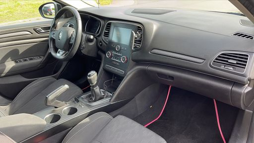 Renault Megane 1.3 TCe 115 - Limited – 2019 – 85200 km – Essence – Boîte Manuelle — photo 10
