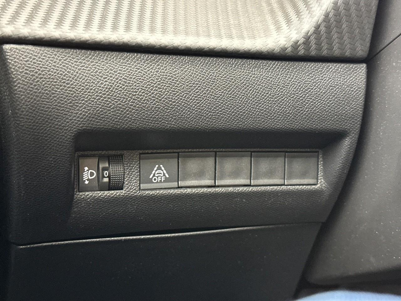 Peugeot 208 puretech 100 s&s bvm6 style — photo 16