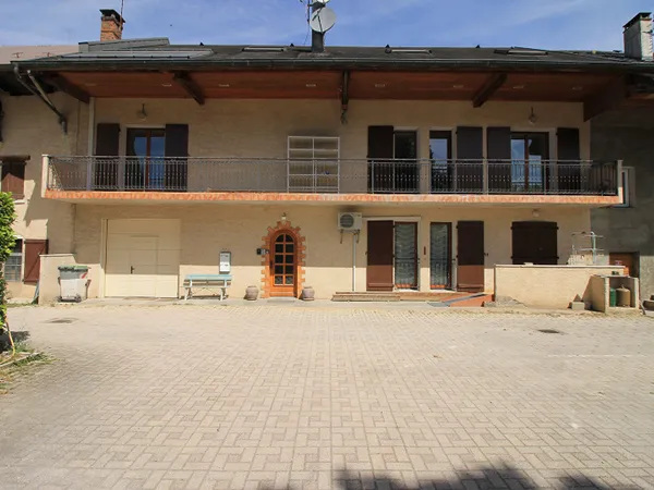 Maison 12 pièces - Porte de Savoie - calme et verdure