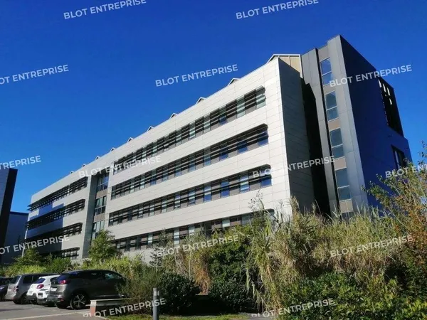 A louer bureaux de 551m² à Cesson-Sevigne Viasilva