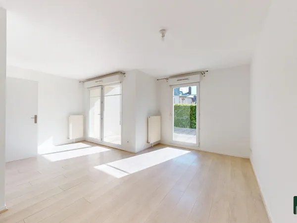 APPARTEMENT T3 LUMINEUX AVEC TERRASSES - GARE & COLISÉE À PI