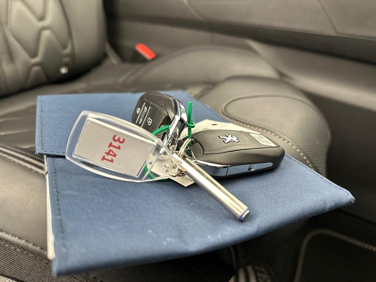 Peugeot 3008 hybrid4 300 e-eat8 gt — photo 38
