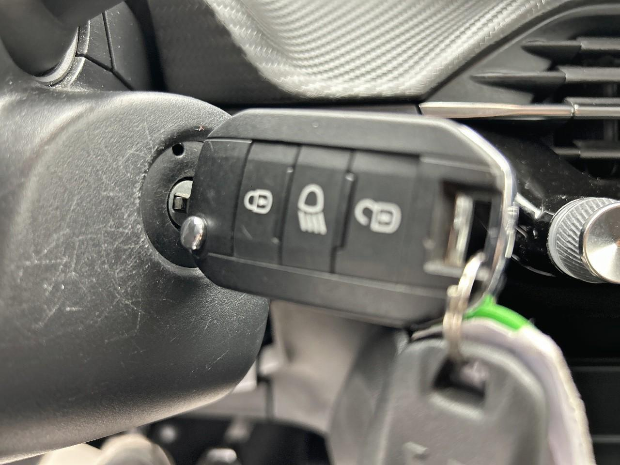 Peugeot 208 puretech 75 s&s bvm5 active business — photo 22