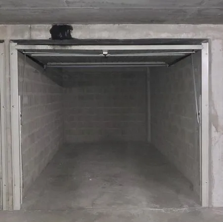 Garage fermé - Quartier Monplaisir