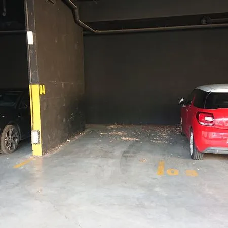Place de parking couverte dans résidence sécurisée