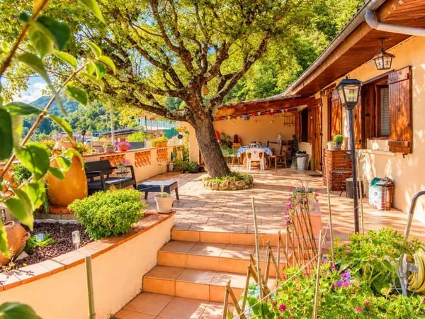 Roquesteron//Maison Plain Pied//4 Pièces//Jardin