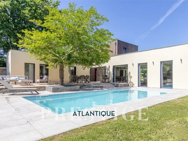 SUCÉ SUR ERDRE - MAISON D'ARCHITECTE 189 M2 - JARDIN AVEC PI