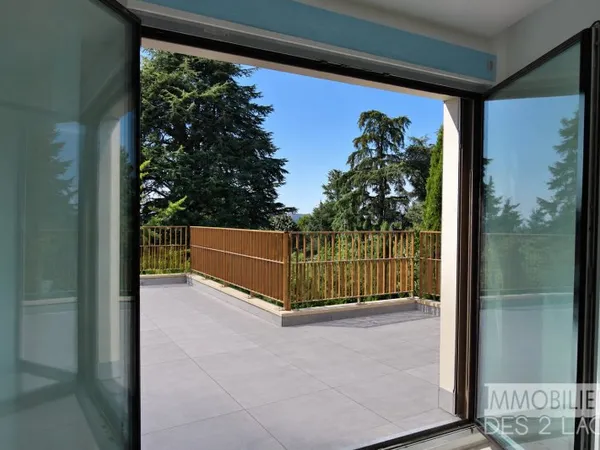 Superbe Appartement en dernier étage - Terrasse avec vue dégagée