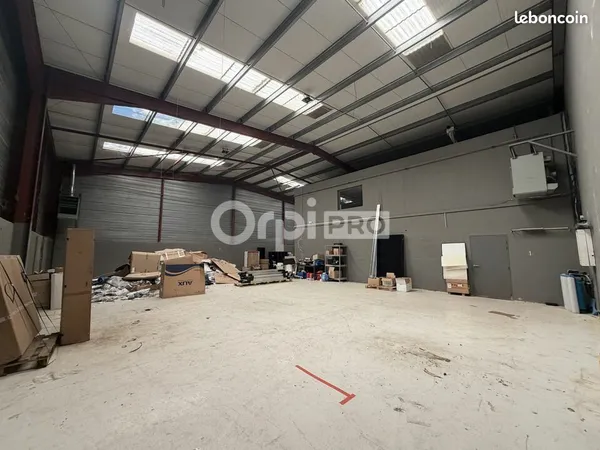 Local d'activité 450 m²