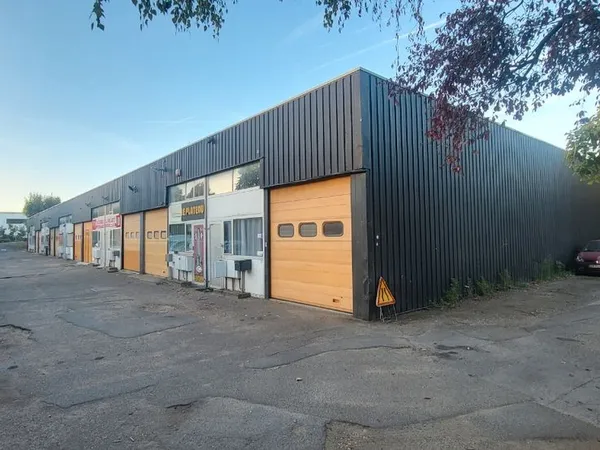 Bureau et espace de travail Vente Saint-Ouen-l'Aumône 100m² 220000€