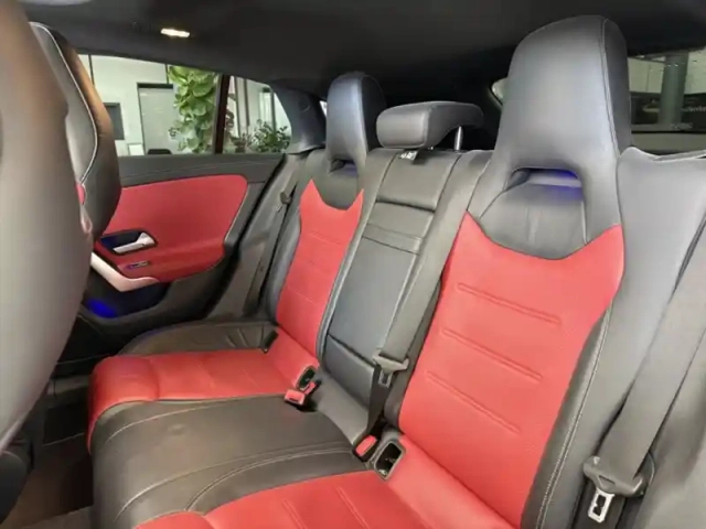 Mercedes Cla 200 d shooting brake amg l — photo 11