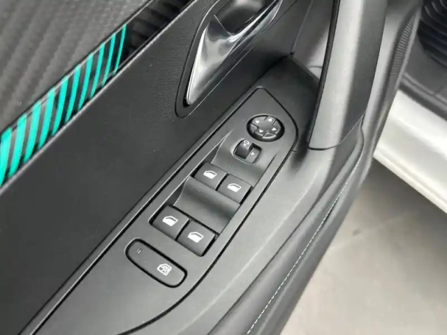 Peugeot 2008 bluehdi 130 s&amp;s eat8 — photo 18
