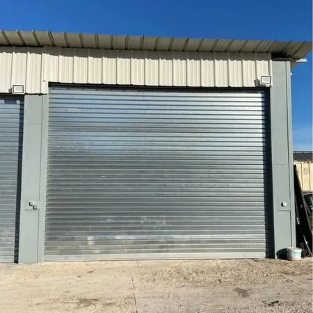 3 box de stockage de 44 m² à louer - 600 /mois - Saint-Victoret