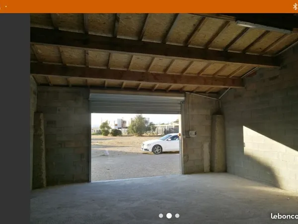 Lot de 3 grands garages très rentable