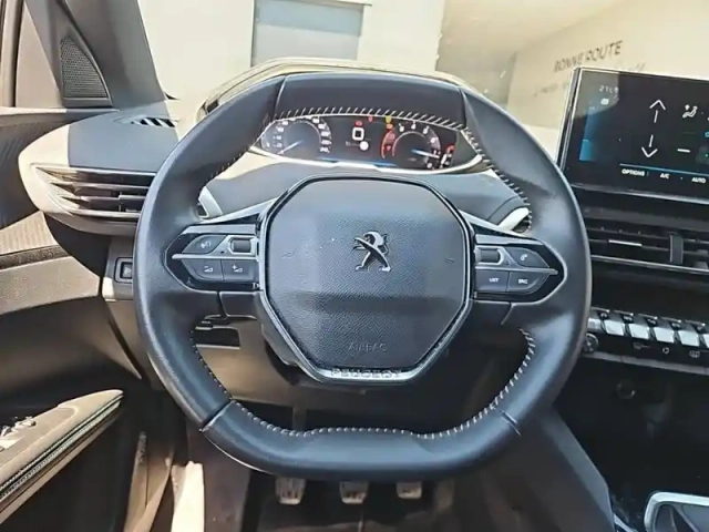 Peugeot 3008 puretech 130ch s&amp;s bvm6 — photo 9