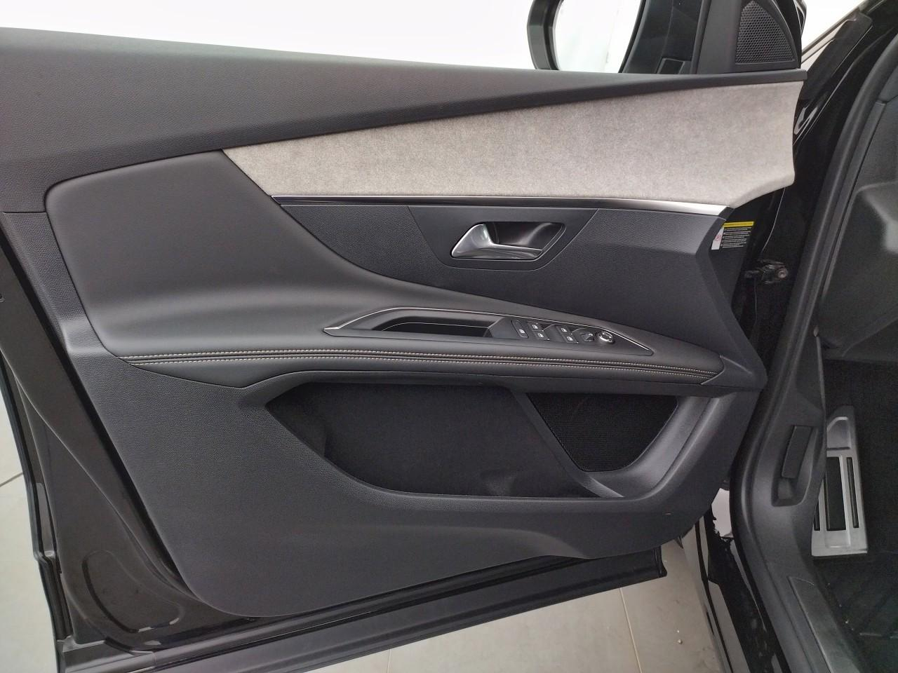 Peugeot 3008 puretech 130ch s&s eat8 gt — photo 23