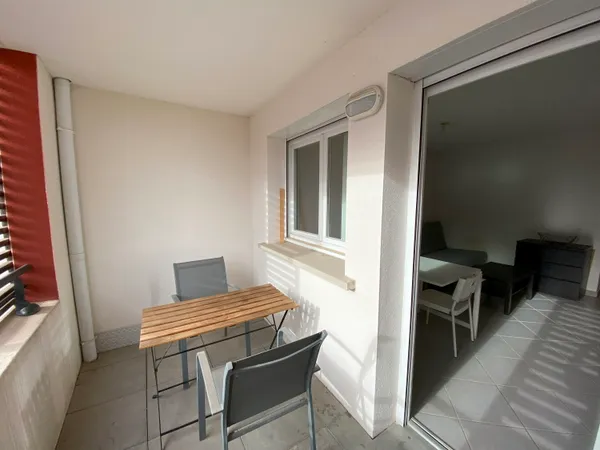 Loue studio meublé 23m² avec terrasse dans résidence sécurisée proche tram - wifi incluse
