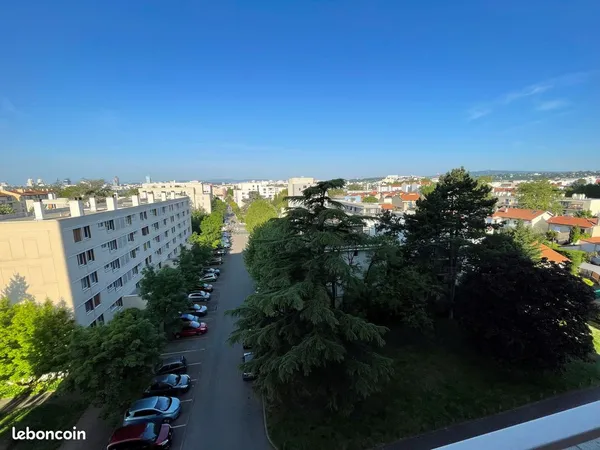 Appartement T4 76 m² traversant - 6e étage, balcon et belle vue dégagée sans vis-à-vis