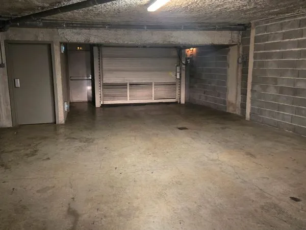 Place de parking souterrain avenue foch