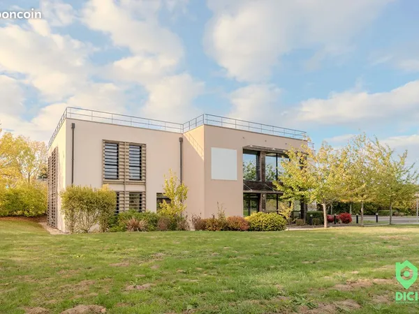 Bureaux 539 m² SAINT LEGER DE LINIERES
