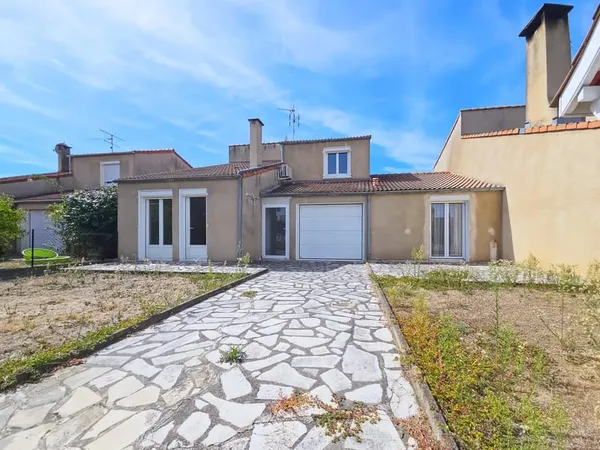 AUCAMVILLE MAISON FAMILIALE 105 M2 + 26 M2 D'ANNEXES