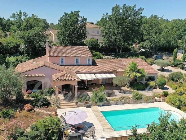 Villa 6 pièces 230 m²