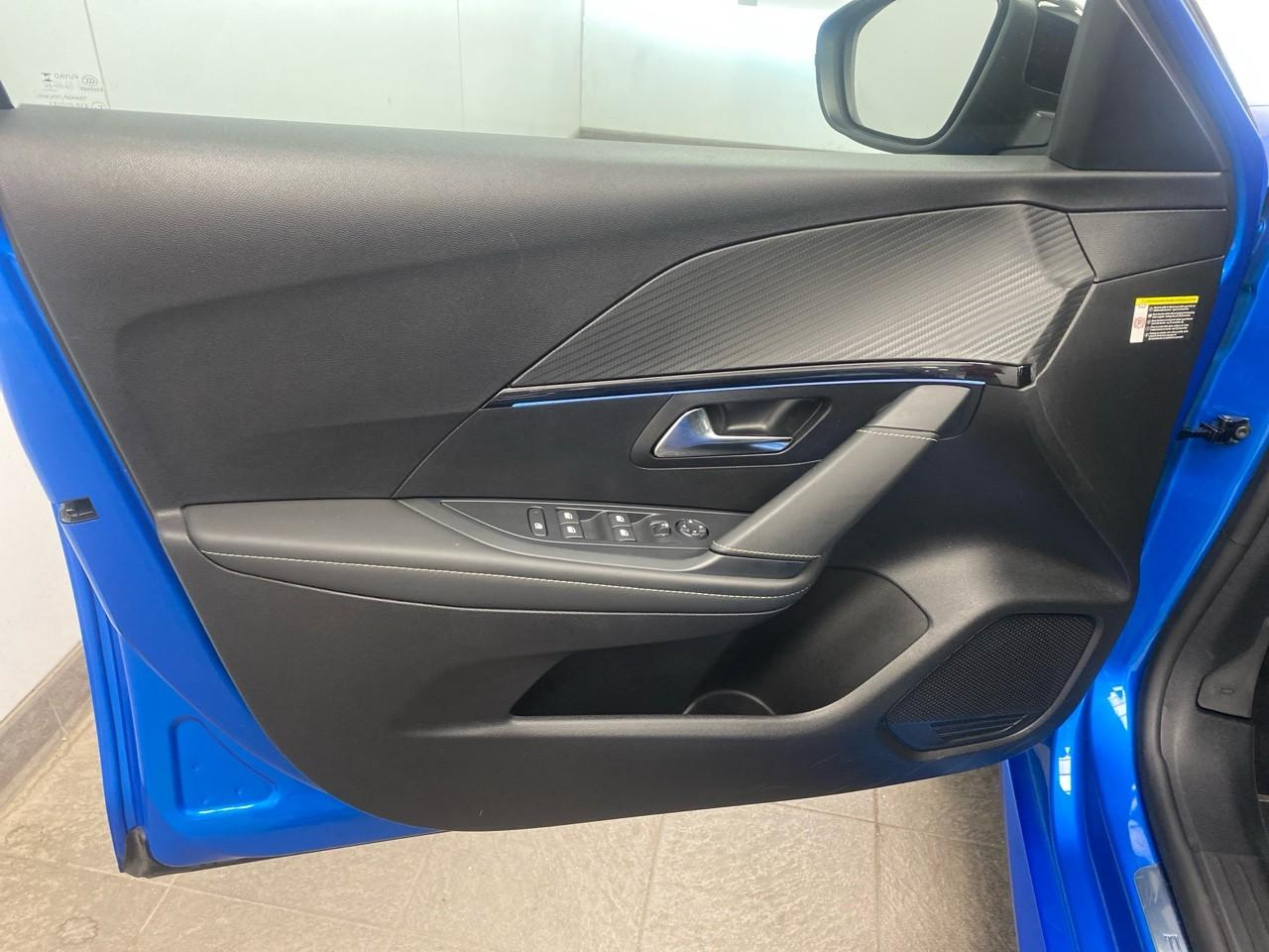 Peugeot 208 hybrid 136 e-dcs6 gt — photo 19