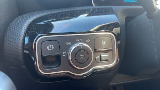 Mercedes Classe A 200 d 150 8G-Tronic - AMG Line – 2019 – 101356 km – Diesel – Boîte Automatique — photo 24