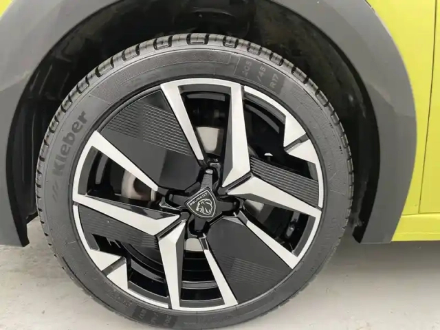 Peugeot 208 puretech 100 s&amp;s bvm6 — photo 17