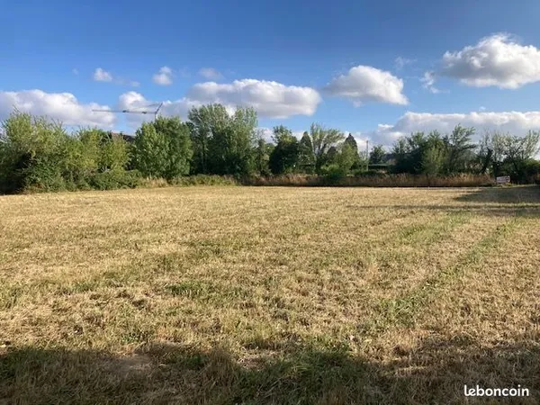 MOYRAZES terrain 1120 m² viabilisé