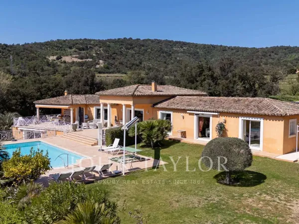 Maison 9 pièces 300 m²
