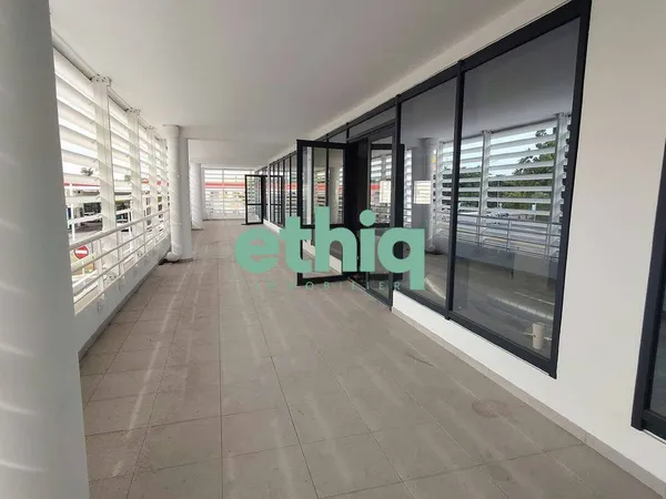 Bureaux 764 m²