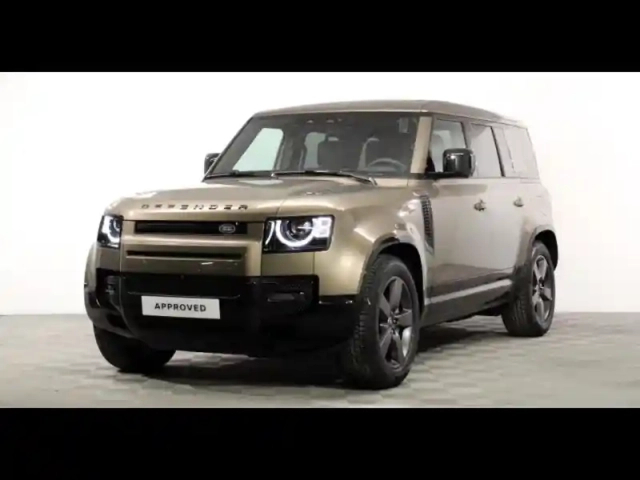 Land Rover Defender 110 2.0 p300e phev x-dynamic se — photo 23