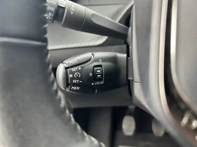 Peugeot 208 puretech 75 s&amp;s bvm5 — photo 19