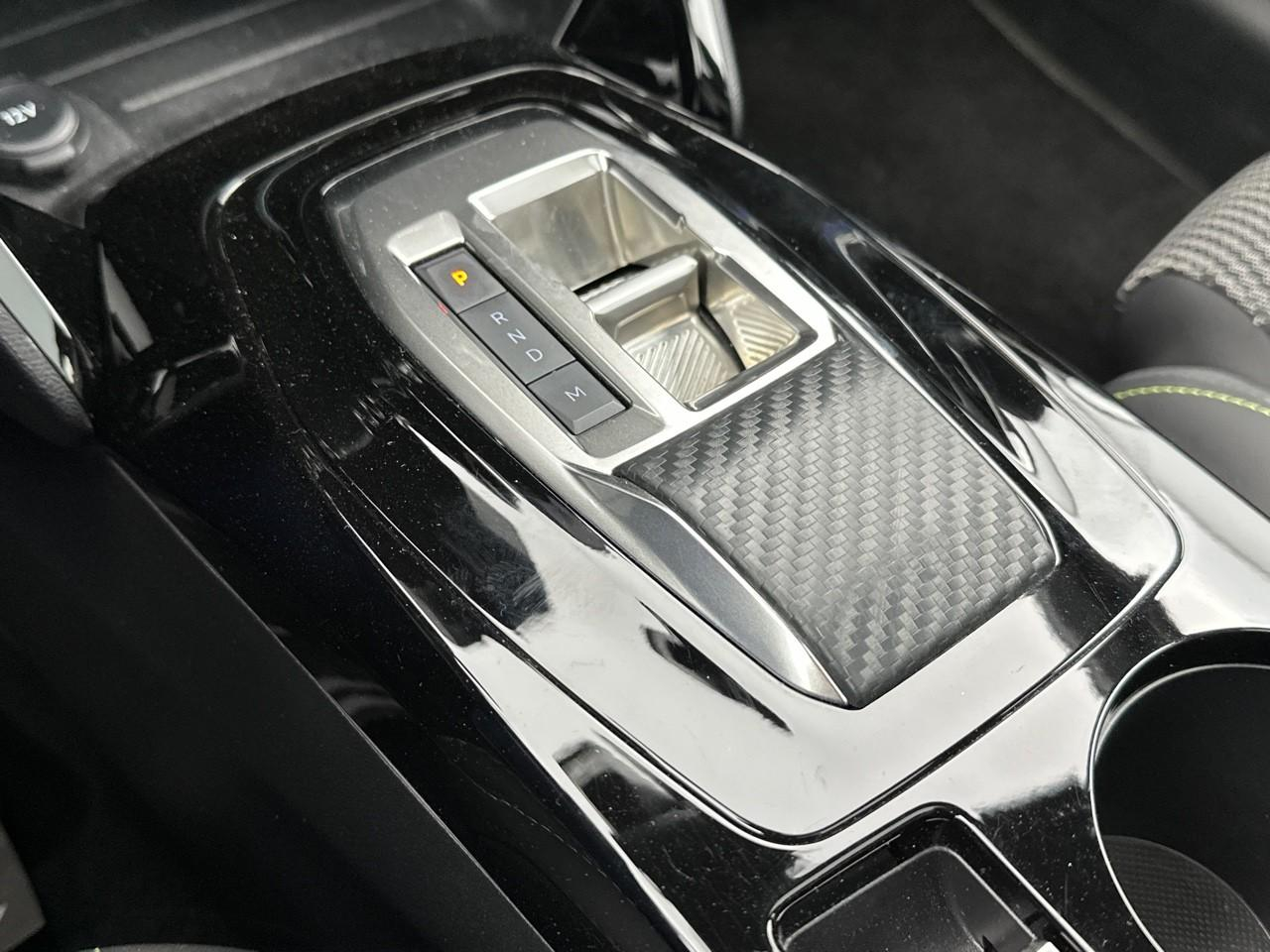 Peugeot 208 hybrid 136 e-dcs6 gt — photo 29