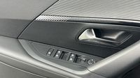 Peugeot 2008 1.2 PureTech 100ch S&S Allure — photo 16
