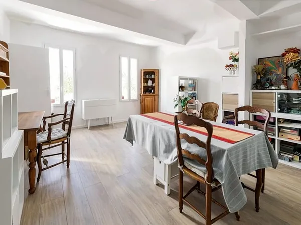 Vente Aix centre en exclusivité LC Gestion vous propose un appartement de type 2 de 55m² avec remise