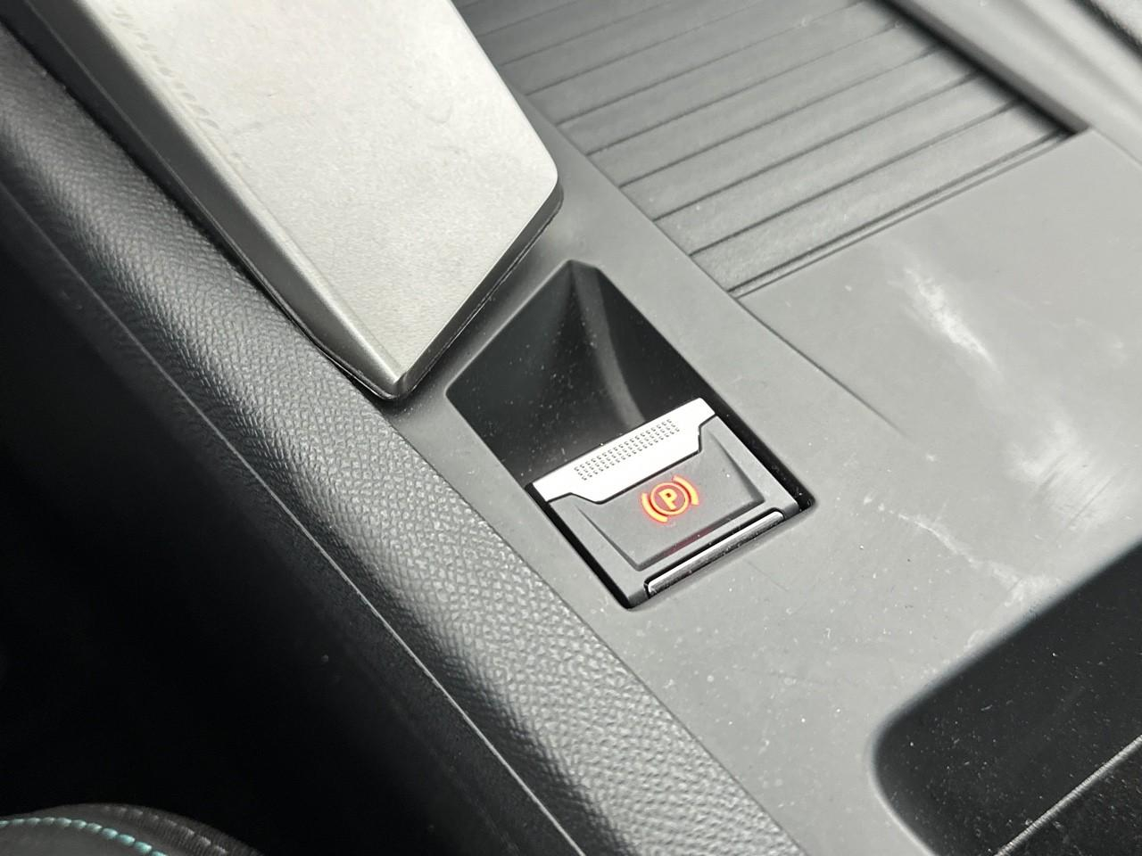 Peugeot 308 hybrid 145 e-dcs6 allure — photo 31
