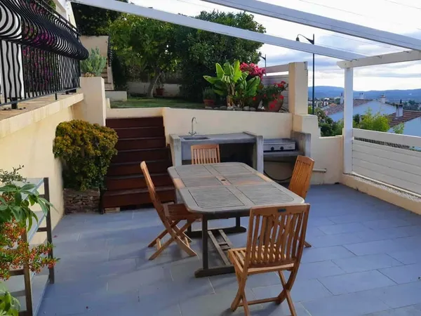 appartement rez de jardin T3 vue mer avec garage