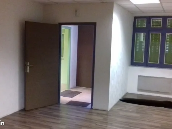 Local à Usages / Professionnel / Commercial / Bureaux