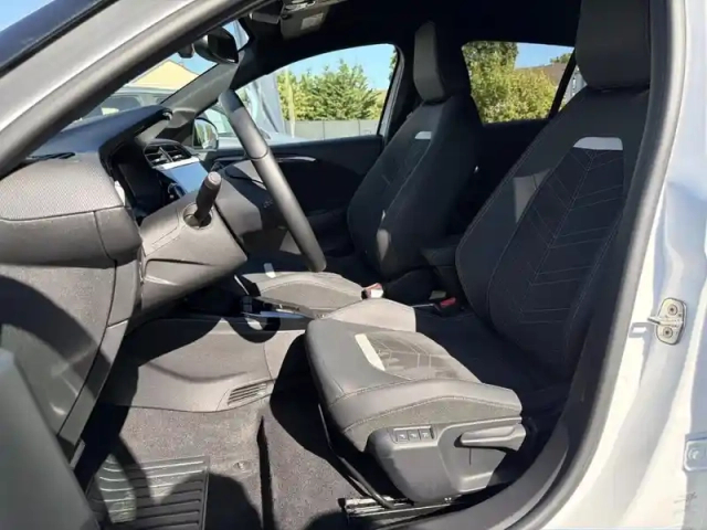 Opel Corsa electric 136ch gs — photo 9