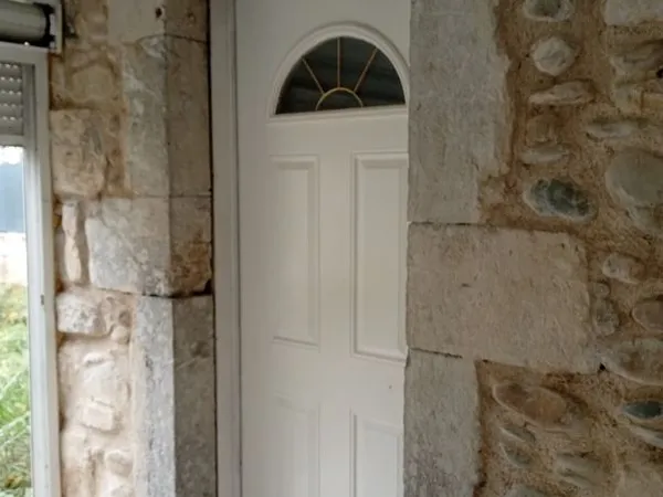Loue petite maison avec jardin et garage