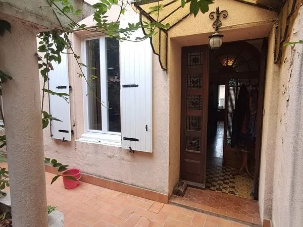Charmante maison en pierre au coeur du village - Beaux volumes et fort potentiel