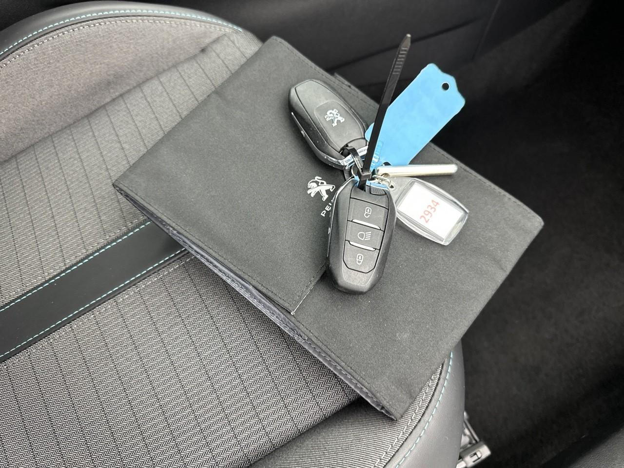 Peugeot 2008 bluehdi 130 s&s eat8 allure pack — photo 34