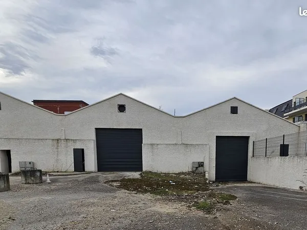 Local 1200 m² Chavanoz